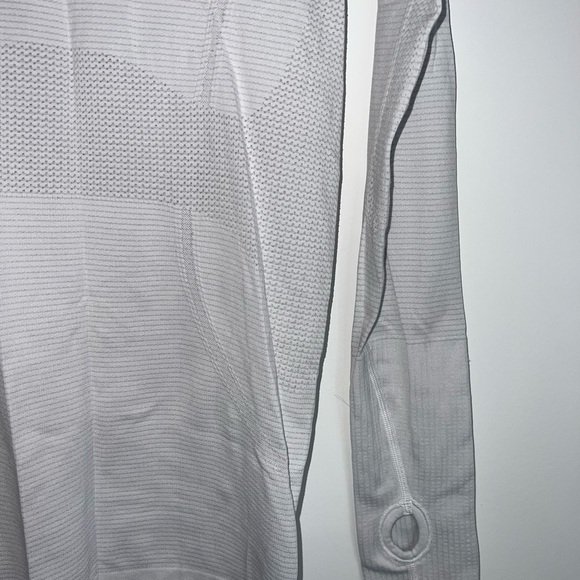 Lululemon Women's White Long Sleeve Top size 6 swiftly - Picture 4 of 15